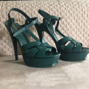 YSL Tribute sandals in a beautiful forest green. Size 38(8).
